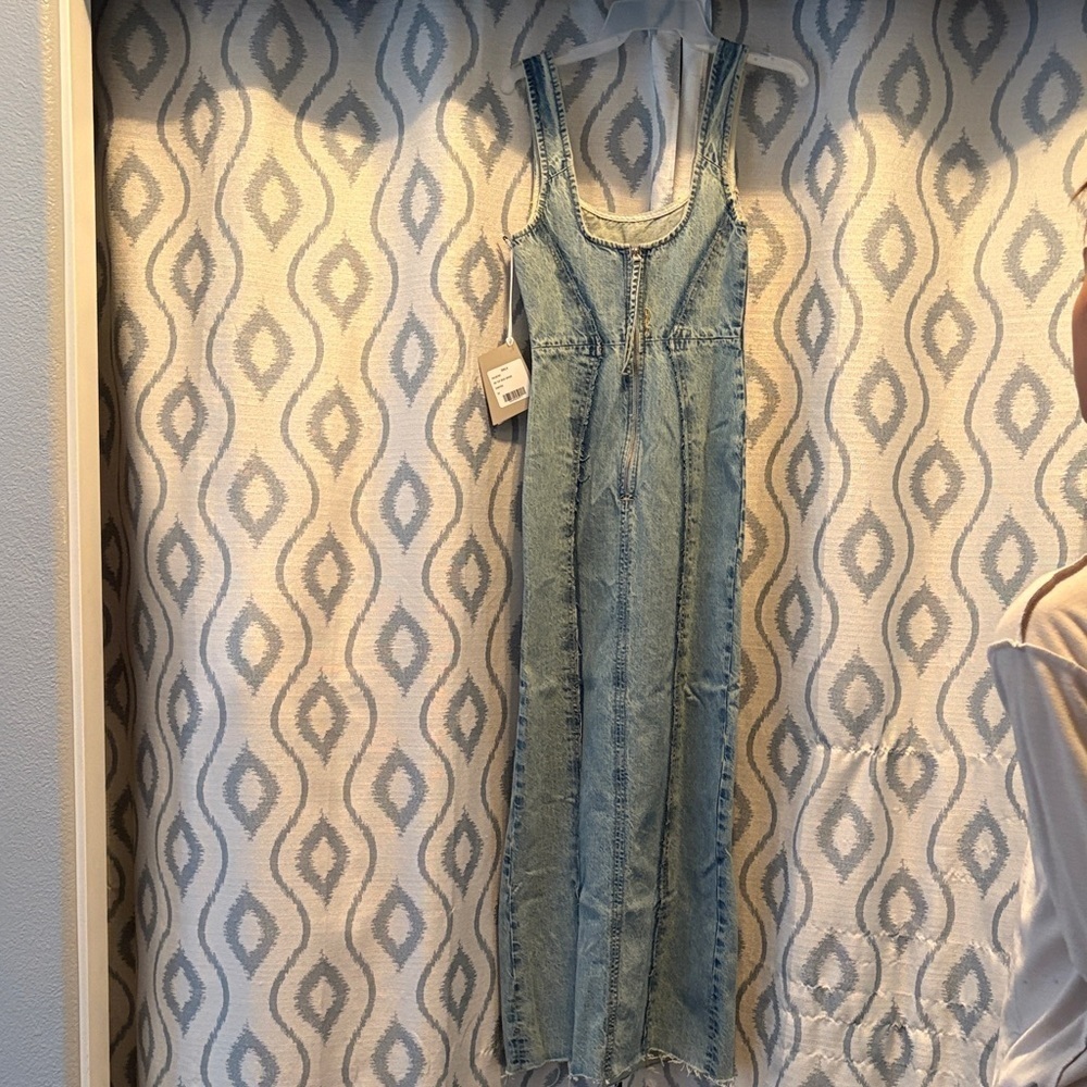 Contouring Light Blue Maxi Denim Dress - Picture 2 of 11